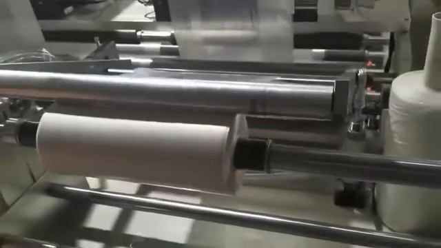 Двухканальный полуавтомат для фасовочных пакетов в рулоне с сердечником смотреть онлайн