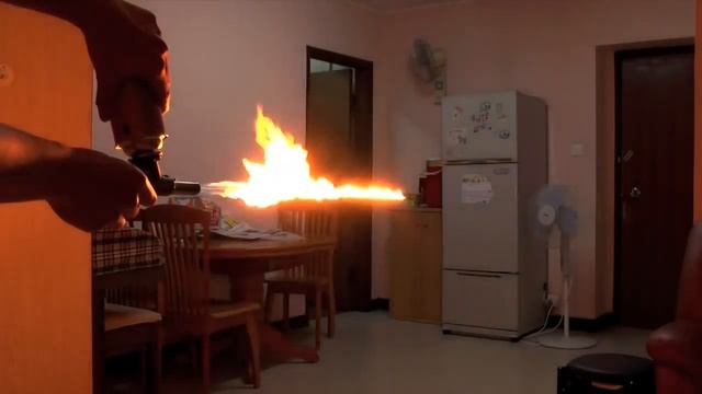 Inverting an un-preheated blow torch смотреть онлайн