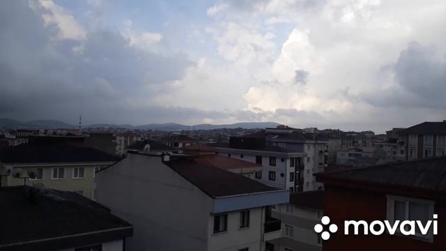 Грозовые тучи над Стамбулом.