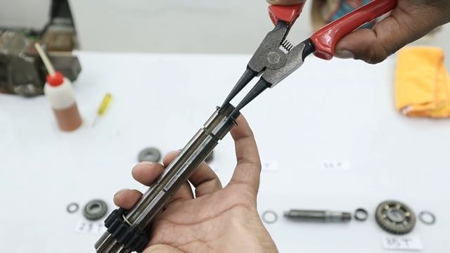 Splendor Engine Rebuild : Part 2 [How To Check And Assemble Hero 100cc Gearbox] смотреть онлайн