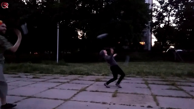 машу поями  в парке