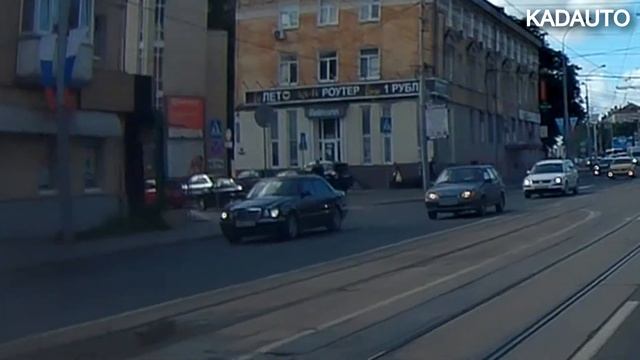 Три велосипедиста, нарушающие ПДД, за 15 секунд. Калининград. 02.07.19 смотреть онлайн