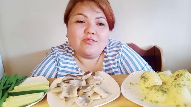 Самый эмоциональный Мукбанг/Знакомство с Сержаном/Селёдка/Картошечка/Зелень @sanosha_y_semya смотреть онлайн