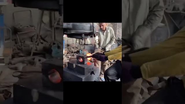 Не болт, а БОЛТИИИЩЕЕЕ! смотреть онлайн