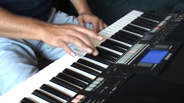 Axel F played on a Yamaha PSR-S 550 keboard. смотреть онлайн