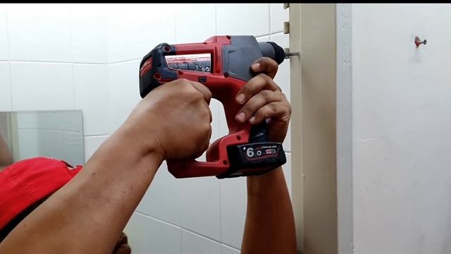 Milwaukee M12 Ch & M12 FDDX in action смотреть онлайн