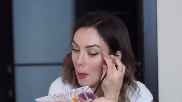 Как девушки рисуют себе стрелки смотреть онлайн