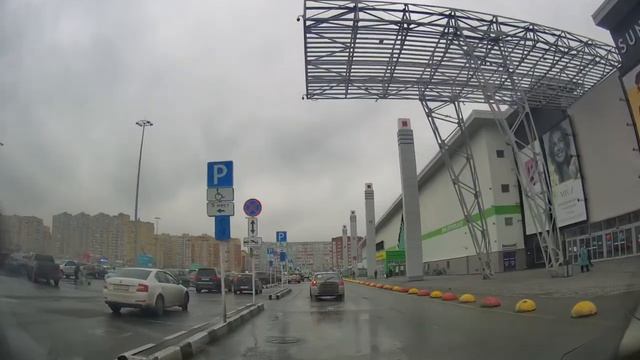 Движение на автомобиле по Тюмени до Леруа и на Киевскую смотреть онлайн