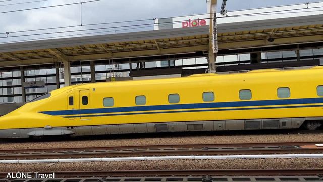 Bullet train passing at high speed through Himezi station / (282-300 Km/h) 4K смотреть онлайн