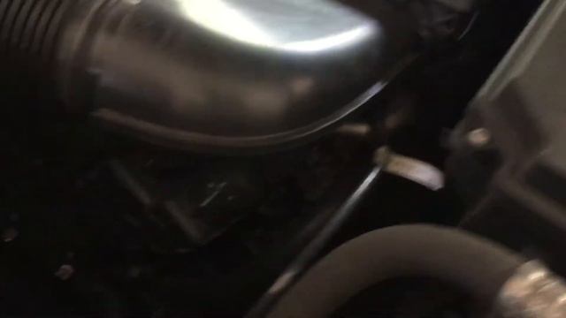 Mercedes-Benz GLE 300d JUMP START LOCATION