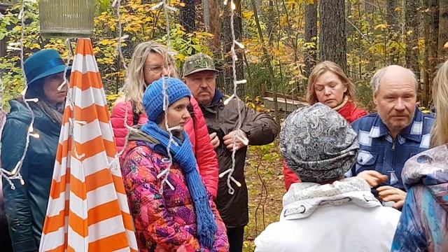 у "будки" Анны Ахматовой в Комарово смотреть онлайн