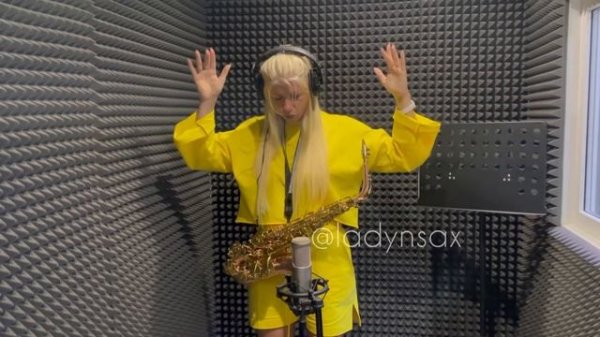 Ameno (cover )Анастасия Высоцкая -профессиональный саксофонист, композитор, гастролирующий артист.