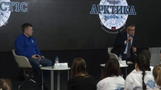 Панельные дискуссии: "Развитие арктической зоны Российской Федерации: быстро или важно" смотреть онлайн