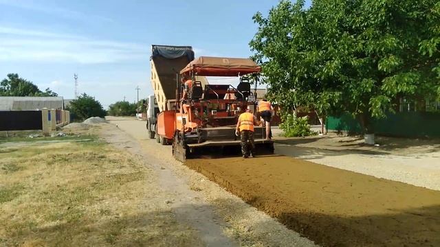 3 D принтер отдыхает. укладка ГПС на дорогу асфальтоукладчиком