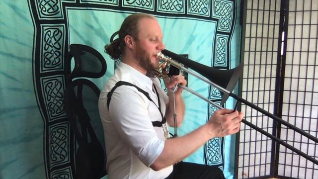 Easy trombone echo games: Finding the note D in 4th position. смотреть онлайн