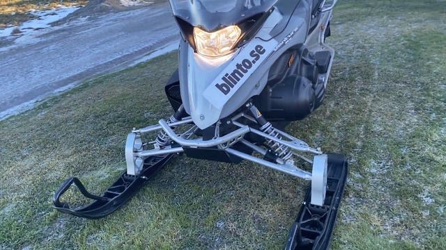 Snöskoter Yamaha Venture lite смотреть онлайн