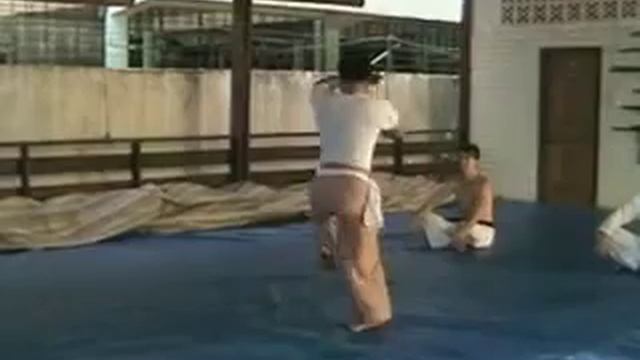 Форма Бандо Шанский стиль демонстрирует мьянманский мастер У Мя Сейн