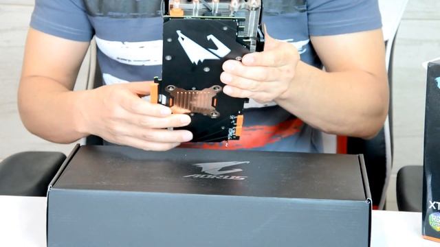فتح واستعراض كارت الشاشة / Gigabyte AORUS GeForce GTX 1080 Ti Xtreme Edition 11GB смотреть онлайн