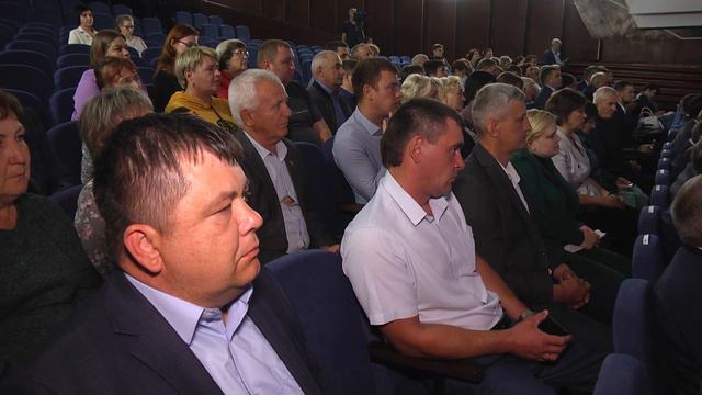 25.06.23 Проблемы автомобильных дорог и транспортного обслуживания обсудили в Краснозерском смотреть онлайн