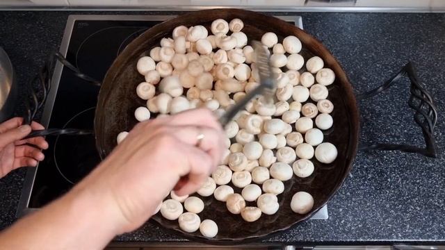 Шампиньоны на Садже с Чесночным Соусом по Рецепту с Рождественской Ярмарки в Германии! Champignon смотреть онлайн