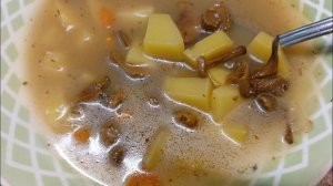 Суп с сушеными лисичками.Очень простой ,вкусный но на любителя