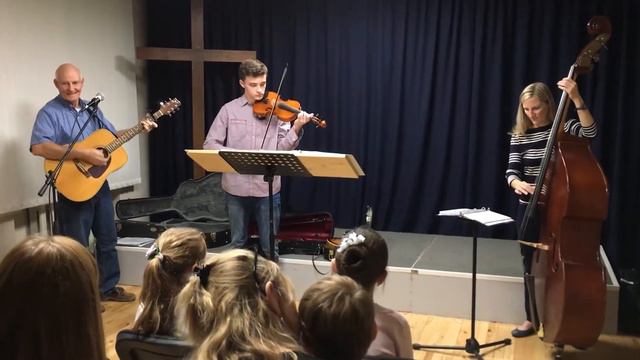 Концерт струнной музыки - семья Дэйл и Дарлин смотреть онлайн