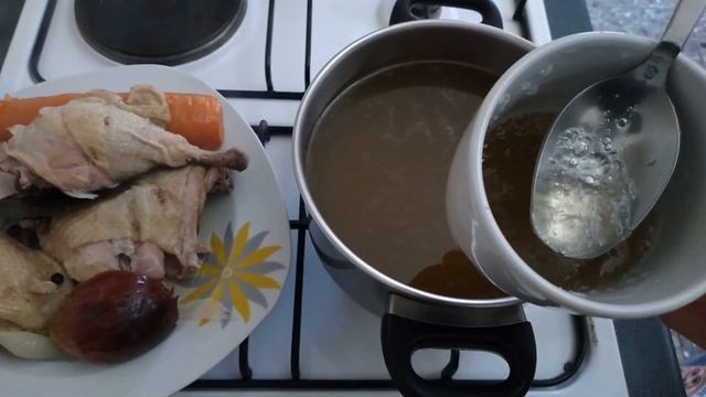 Варю холодец из курицы. Как приготовить холодец в домашних условиях с желатином смотреть онлайн