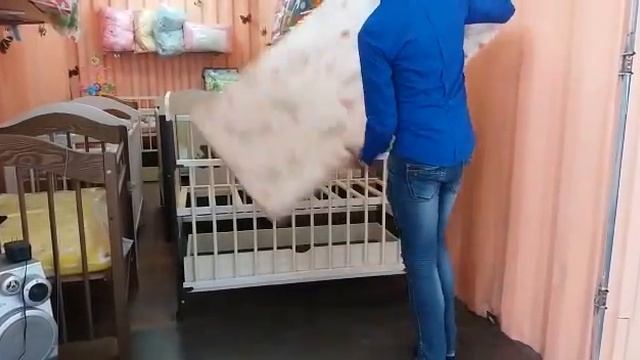 кроватка матео на колёсиках с автостенкой в магазине Крошка-Бишкек смотреть онлайн