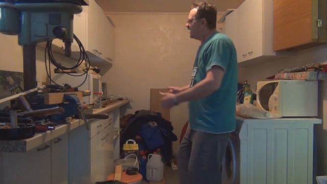 Позитивный дед в гараже смотреть онлайн