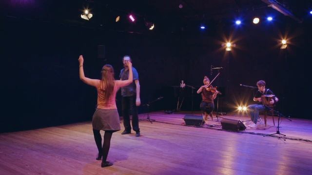 Bal Digital with Les Bottines Artistiques смотреть онлайн