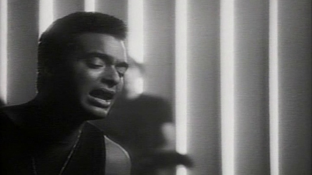 Jon Secada - Otro Día Más Sin Verte (Original Spanish Version 1992) смотреть онлайн