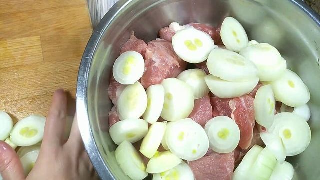 Секрет сочного и мягкого шашлыка в правильном маринаде.Как замариновать мясо на шашлык! смотреть онлайн
