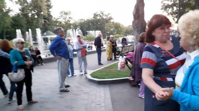 БЕЛЕЕТ МОЙ ПАРУС ТАКОЙ ОДИНОКИЙ / ТАНЦЫ В САДУ ШЕВЧЕНКО / ХАРЬКОВ АВГУСТ 2020 смотреть онлайн