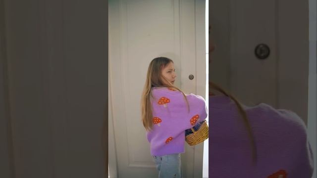 Roblox rainbow friends, how to sneak rainbow friends to carry sweets! смотреть онлайн