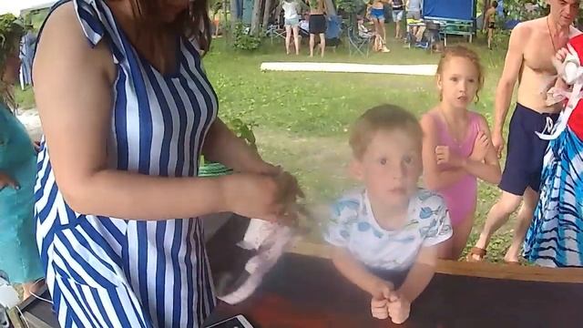 Каждый день плетение русских лаптей на базе отдыха оз. Увильды! смотреть онлайн