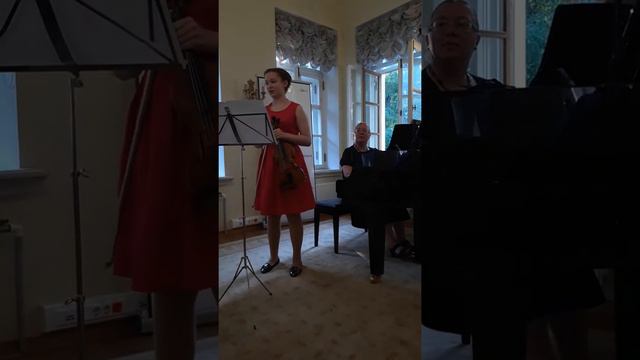 Разумовская Любовь скрипка. Собственные сочинения. смотреть онлайн