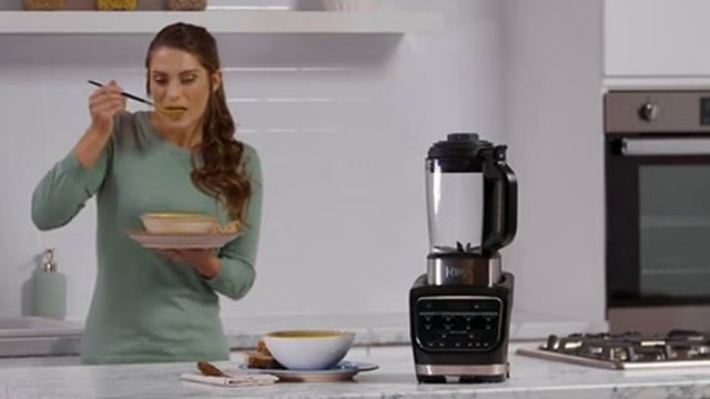 Ninja Frullatore e Cuoci Zuppe con Caraffa in Vetro 1000 Watt смотреть онлайн