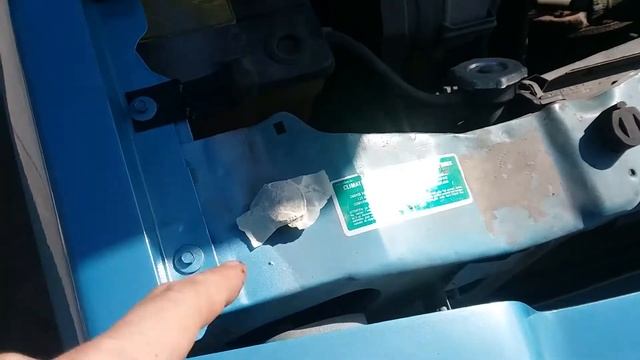 1981-1989 Ford EXP/Escort Hood Bumpers смотреть онлайн