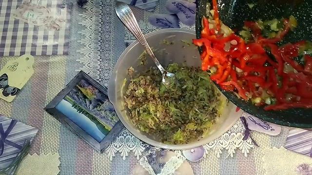 Вы такое еще не ели. ЗАПЕКАНКА с КАБАЧКОМ и ГРЕЧНЕВОЙ КАШЕЙ/BAKING WITH WOOD AND BUCKET смотреть онлайн