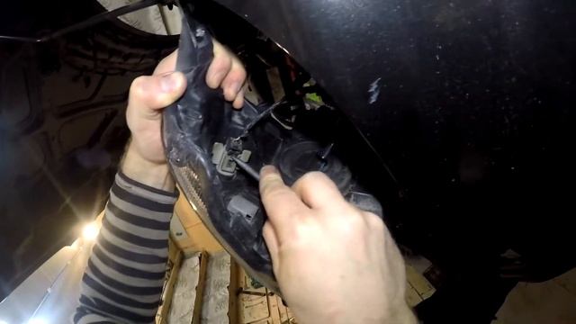 Снимаем передние фары и ПТФ Nissan Micra 2002-2010год смотреть онлайн