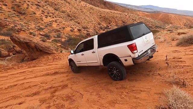 Dead End Trail Leaves Nissan Titan Stuck In The Sand смотреть онлайн