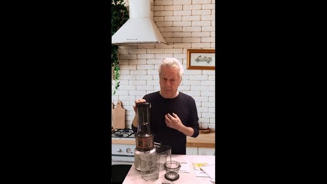 71-Che differenza c'è tra una centrifuga e un estrattore di succo vivo? смотреть онлайн