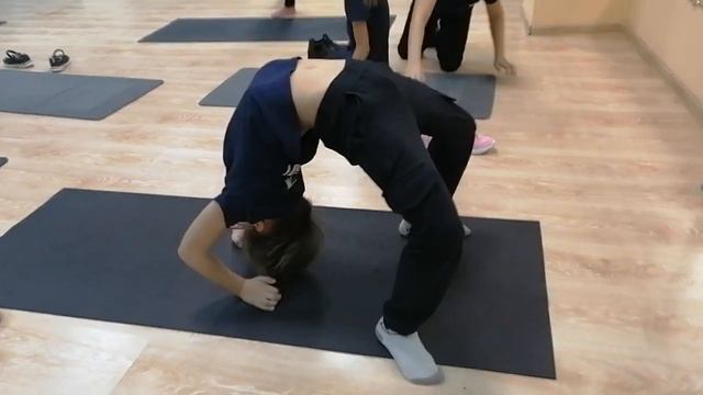 Уличные танцы. Переворот назад. смотреть онлайн