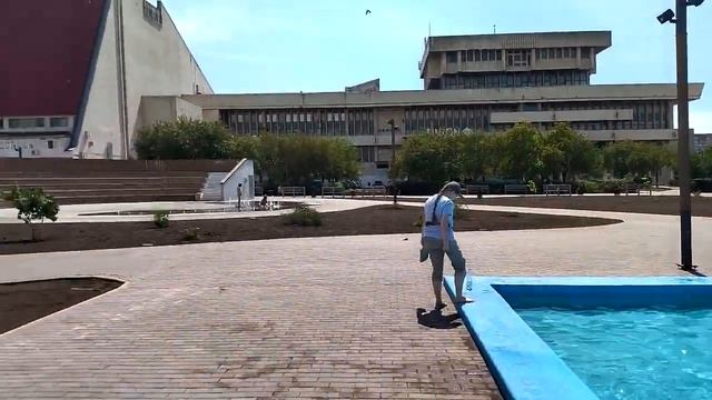 Сквер Жилкина в Тольятти 2021.Ура фонтаны. смотреть онлайн