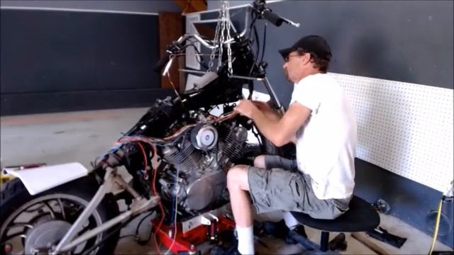 1982 Yamaha xv750 Virago Bobber Project: Time Lapse + link at end for walk around after painting смотреть онлайн