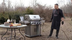 Сочные стейки с овощами на газовом гриле Napoleon Rogue-525 XT