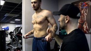 КАК ПРАВИЛЬНО ОТЖИМАТЬСЯ НА БРУСЬЯХ?