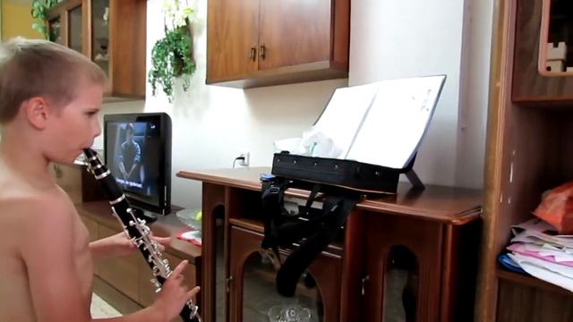 Антон играет на кларнете смотреть онлайн