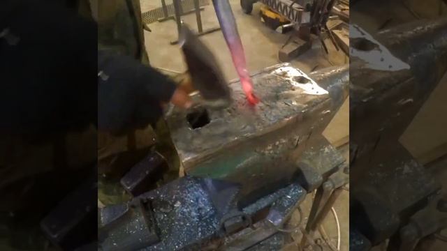 Кованая подставка для цветов "Зонтик". Forged flower stand "Umbrella". смотреть онлайн