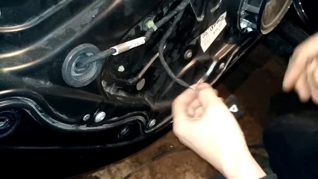 Как снять заменить извлечь стекло задней двери VW PASSAT B6 B7 demontaz szyby drzwi tyl! смотреть онлайн